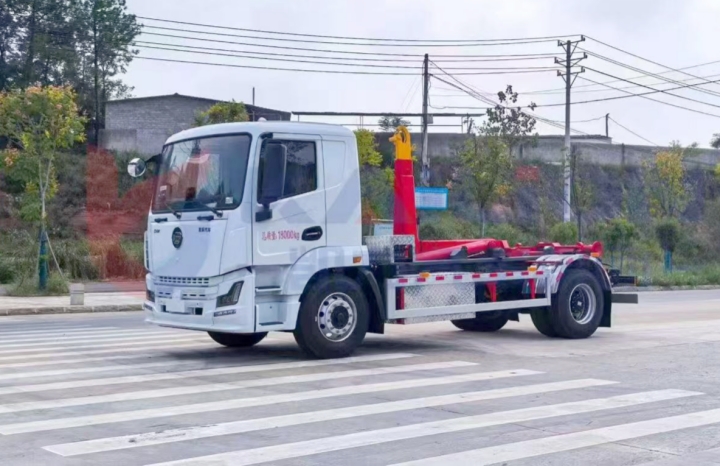 绿色环卫新旗舰 楚风纯电动15m³勾臂式垃圾车全新上市